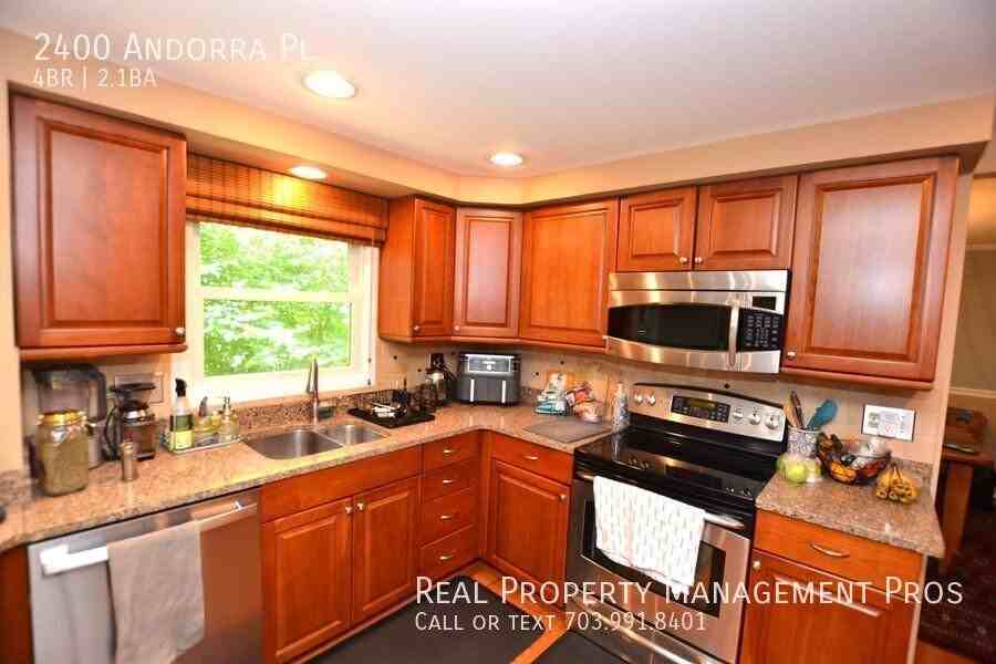 2400 Andorra Pl - Photo 7 of 47