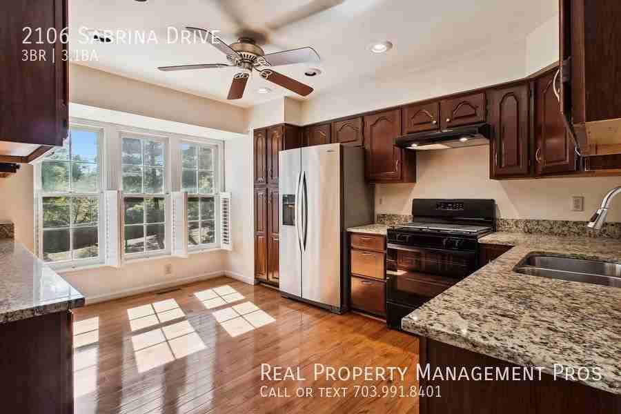 2106 Sabrina Dr - Photo 3 of 30