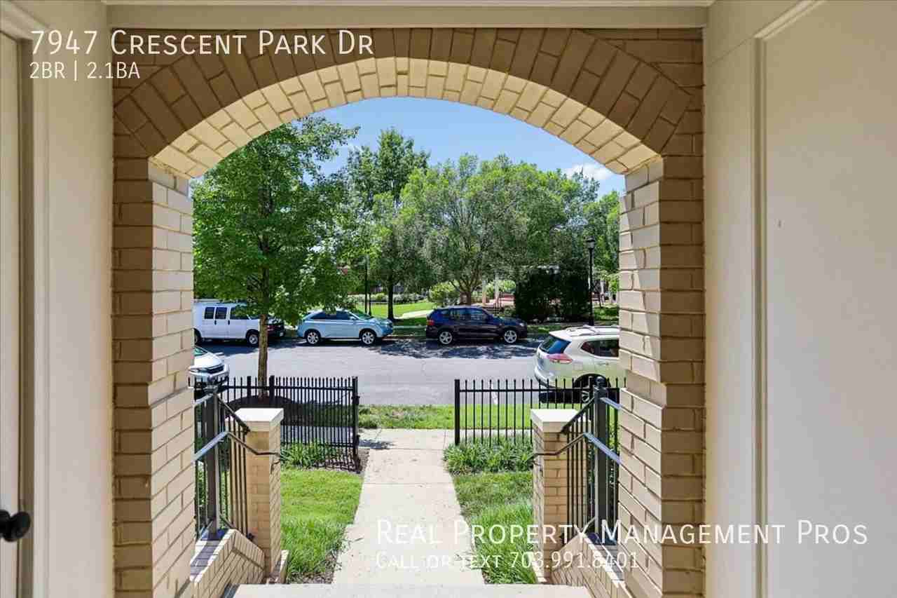 7947 Crescent Park Dr - Photo 5 of 42
