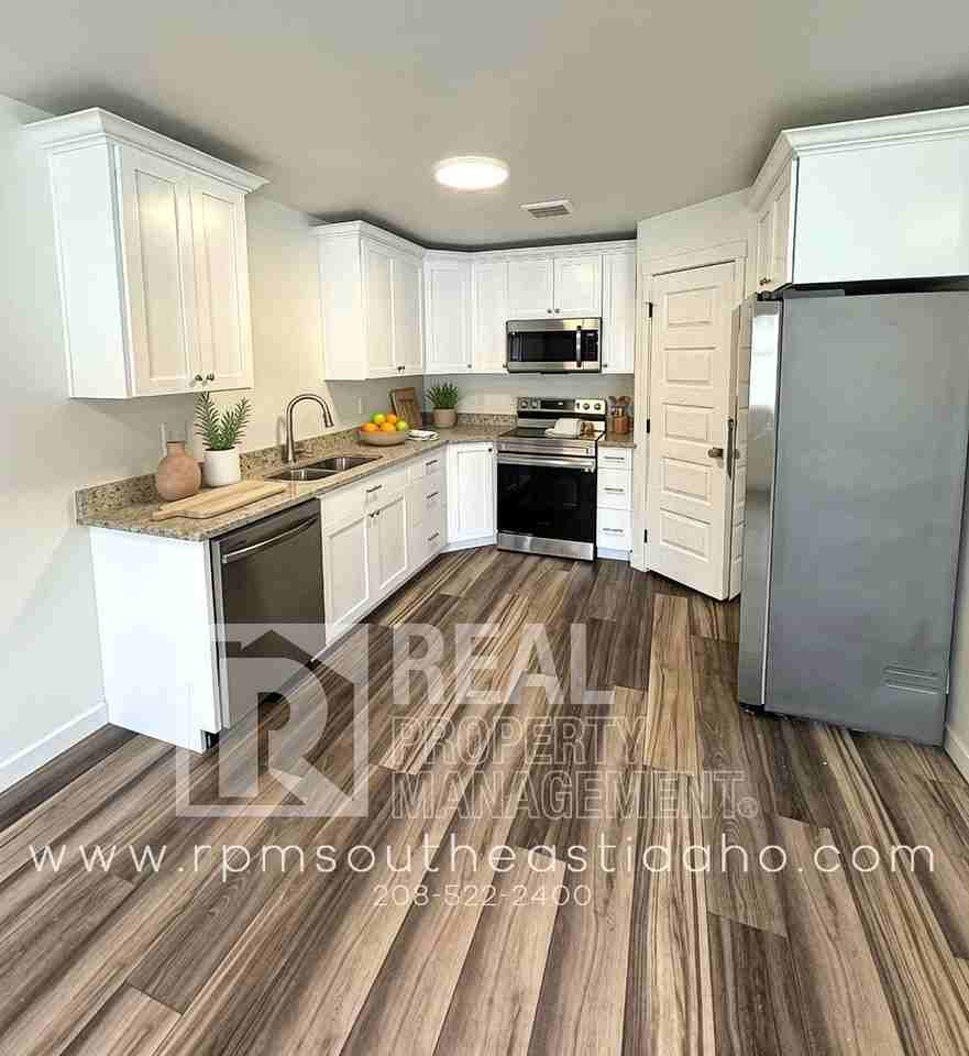 845 Golden Bear Ln - Photo 6 of 26