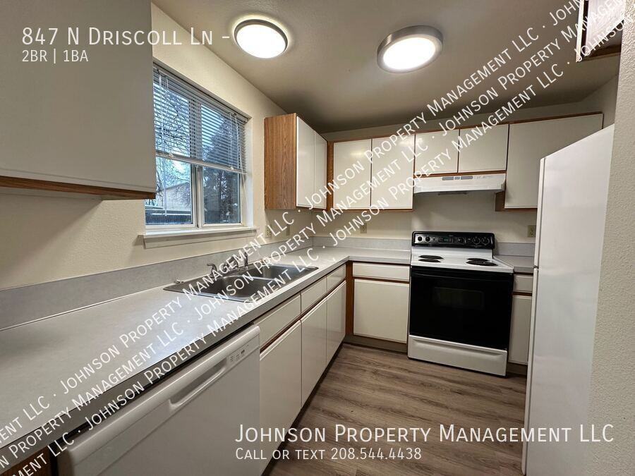 847 N Driscoll Ln #101 - Photo 2 of 12