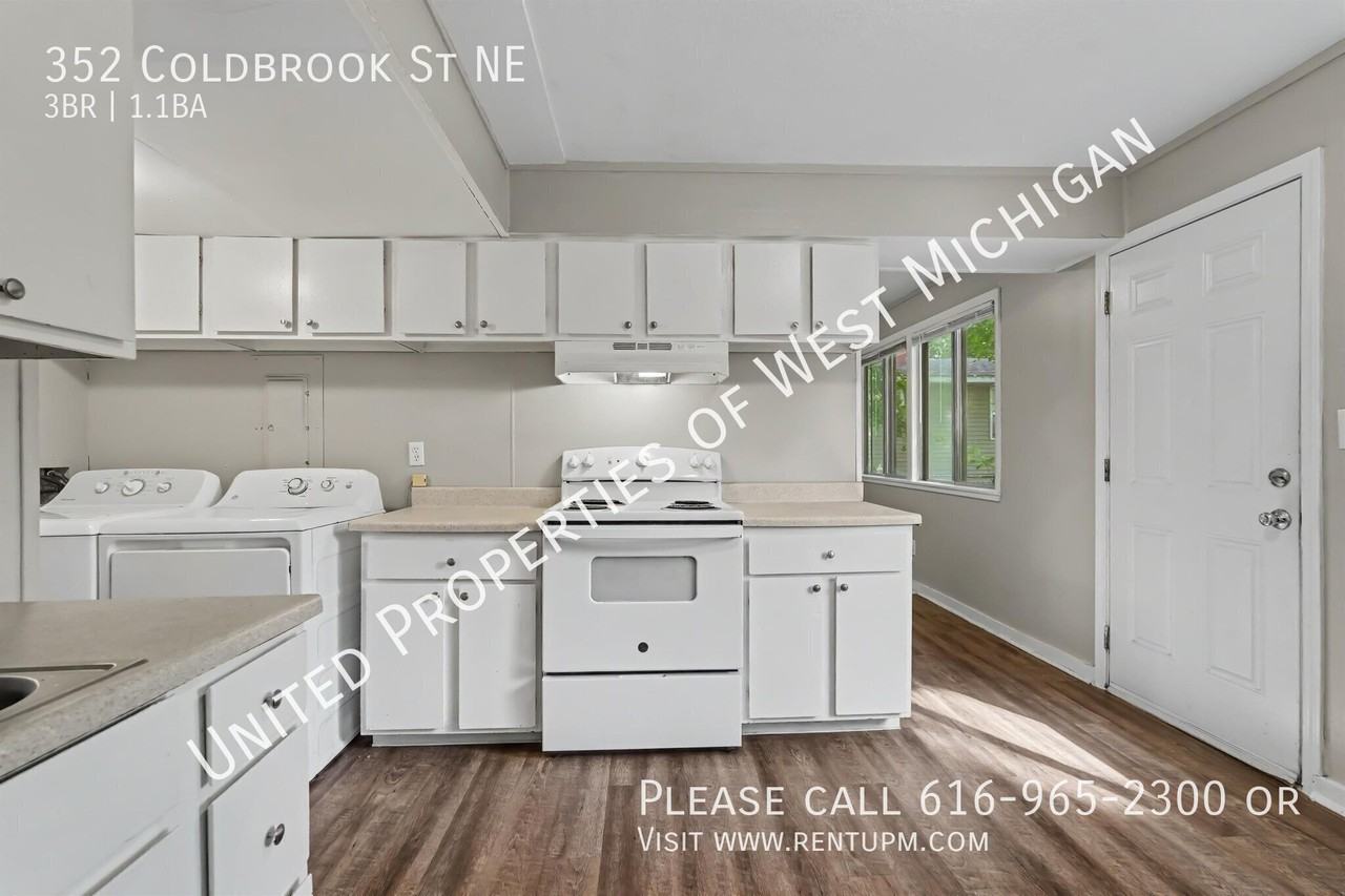 352 Coldbrook St Ne - Photo 2 of 17