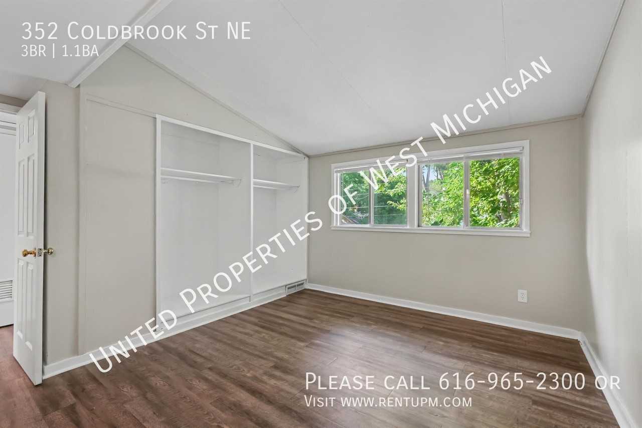 352 Coldbrook St Ne - Photo 7 of 17