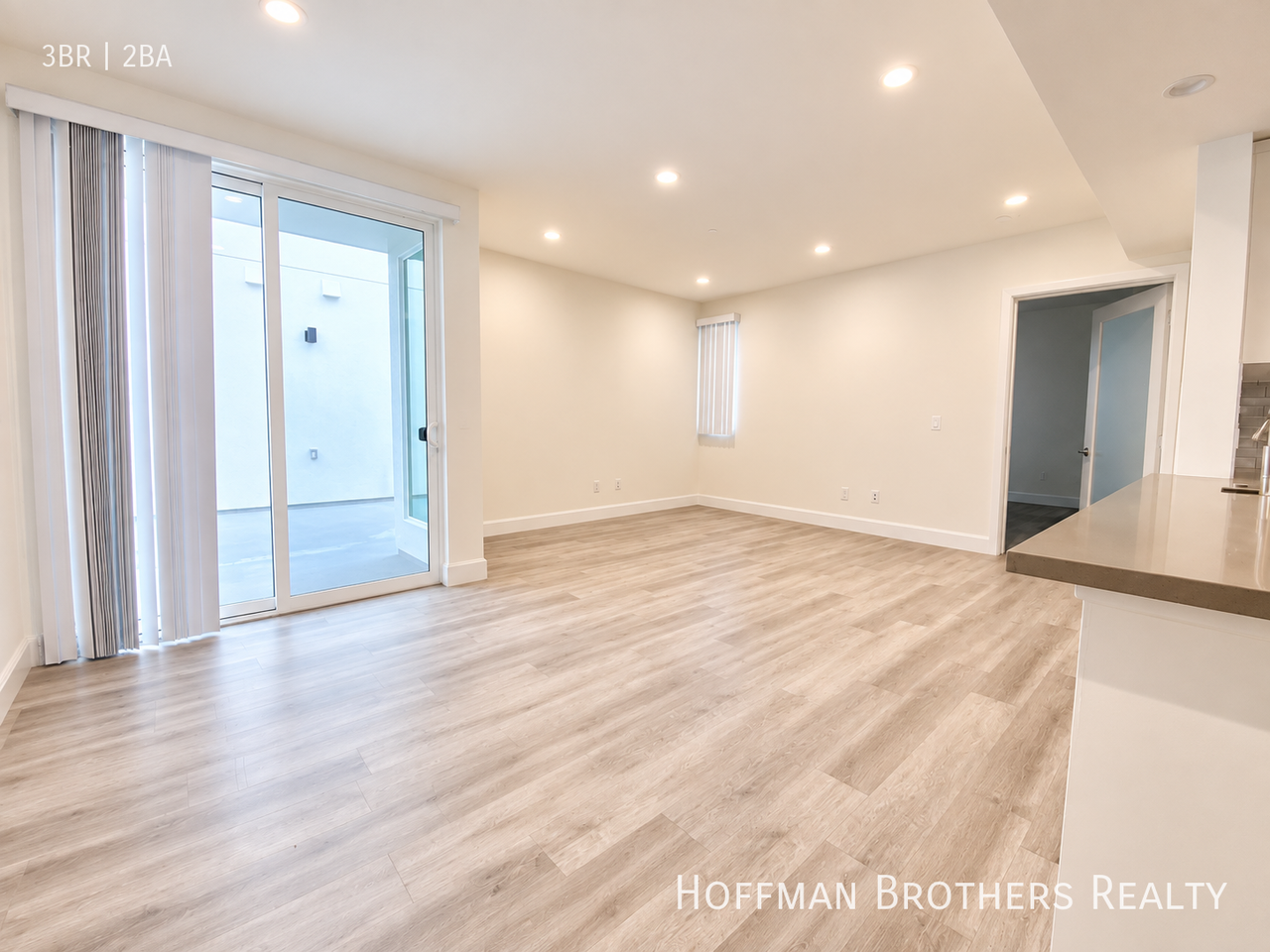 4847 Oakwood Ave #216 - Photo 5 of 8