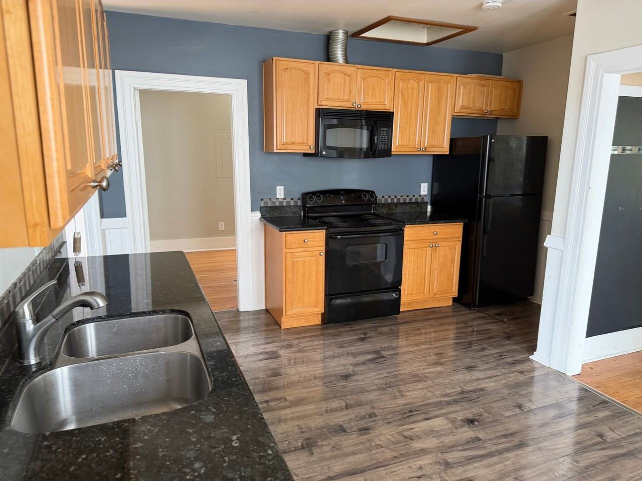 208 10th Ave - Photo 3 of 15
