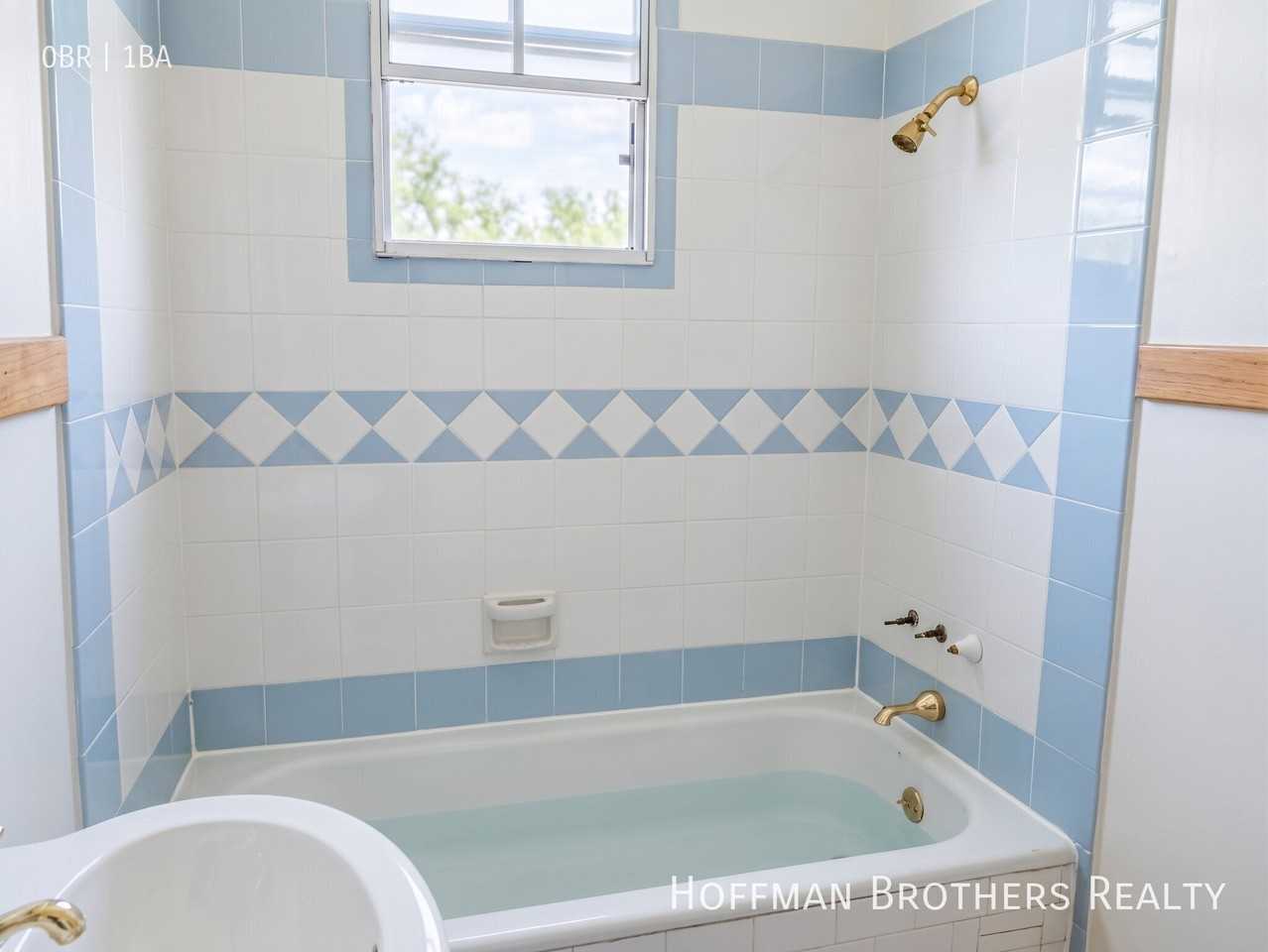 905 2nd St #6 - Photo 7 of 7