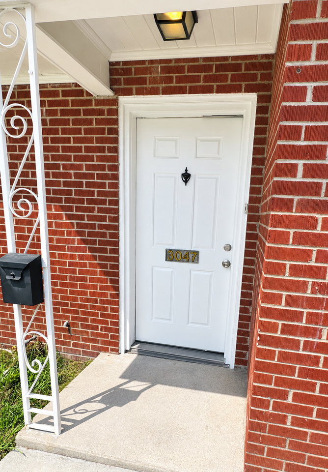 3047 Evangeline St - Photo 2 of 22