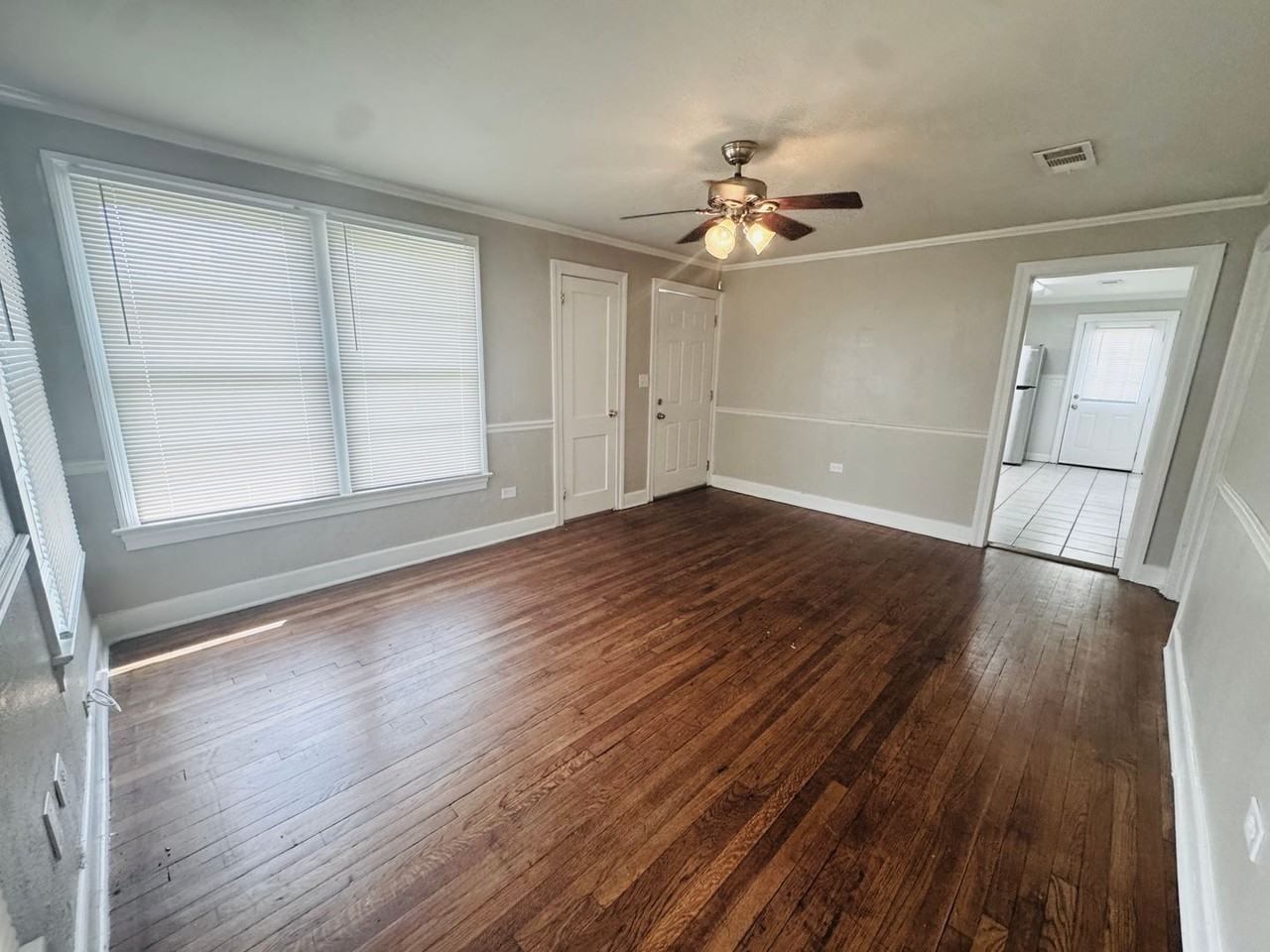 3047 Evangeline St - Photo 4 of 22