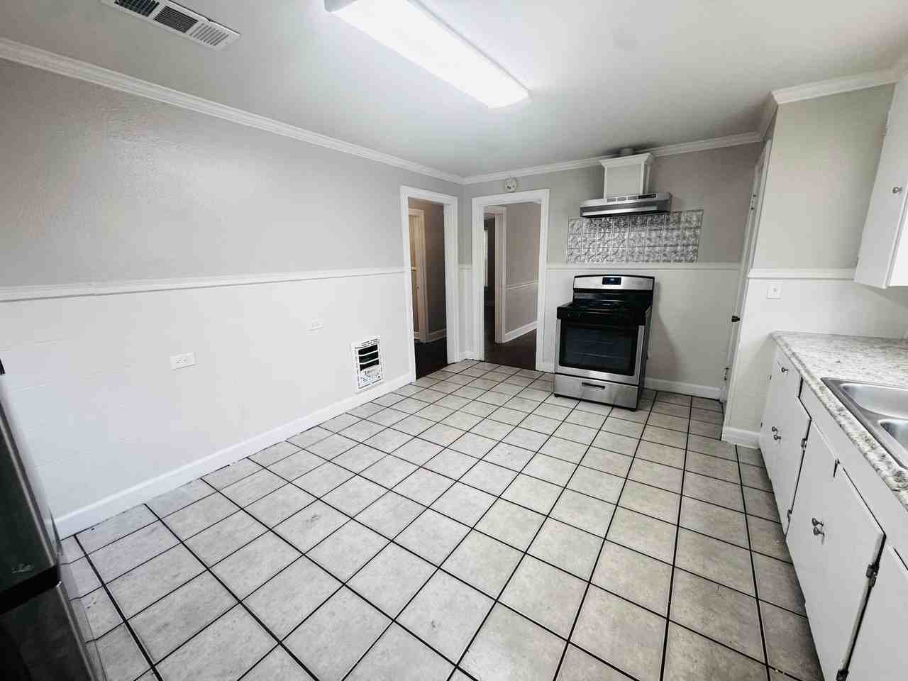 3047 Evangeline St - Photo 7 of 22