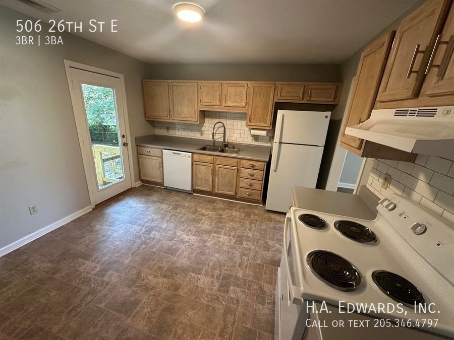 506 26th St E - Photo 6 of 14
