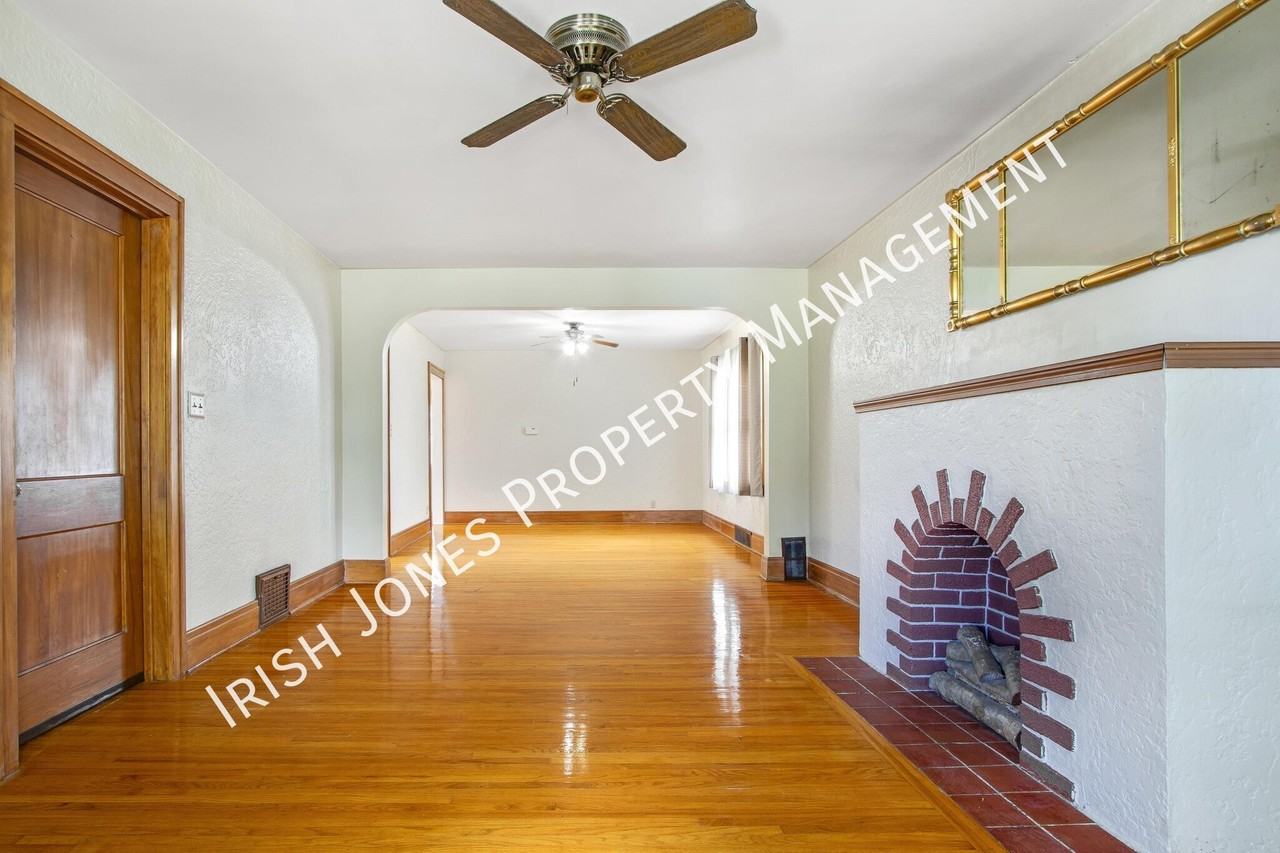 210 W Hazeltine Ave #2 - Photo 5 of 16