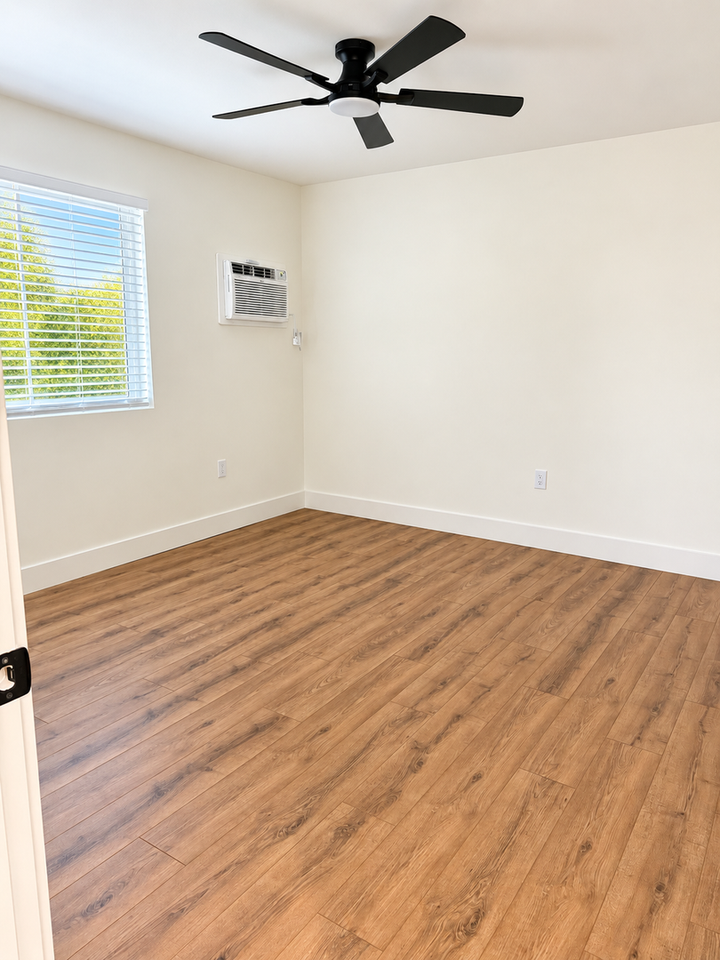 2045 S Hammond Dr - Photo 4 of 10