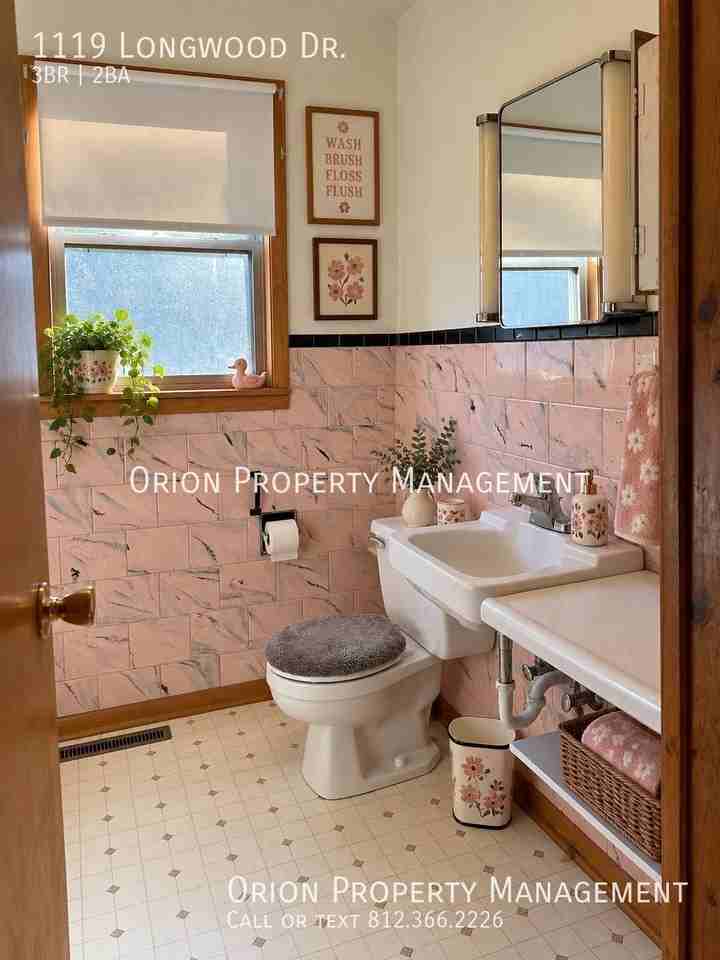1119 S Longwood Dr - Photo 4 of 13