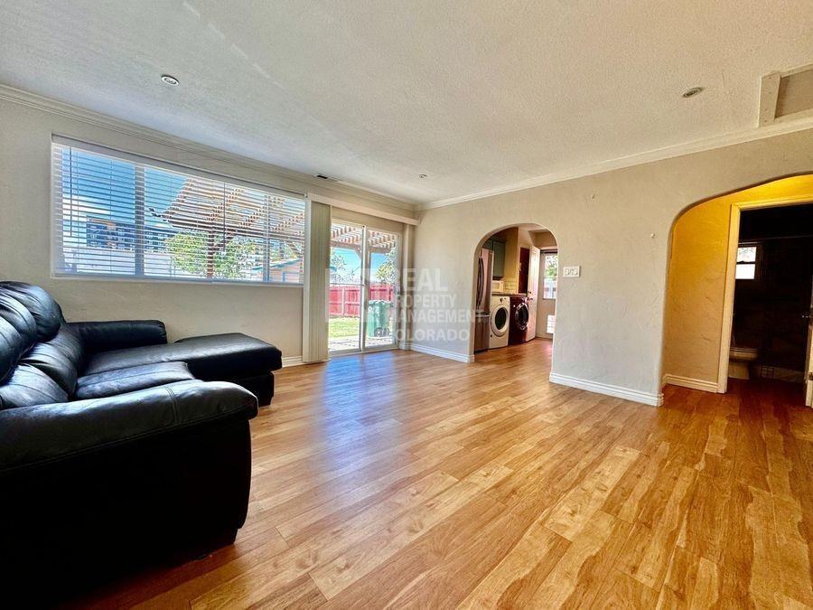 2069 S Acoma St - Photo 3 of 18