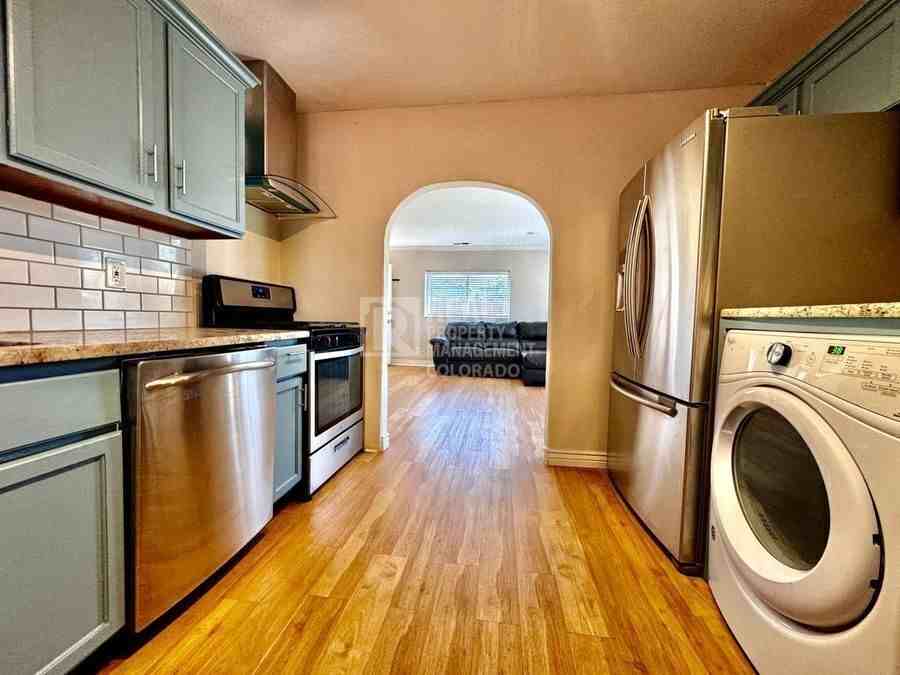 2069 S Acoma St - Photo 5 of 18