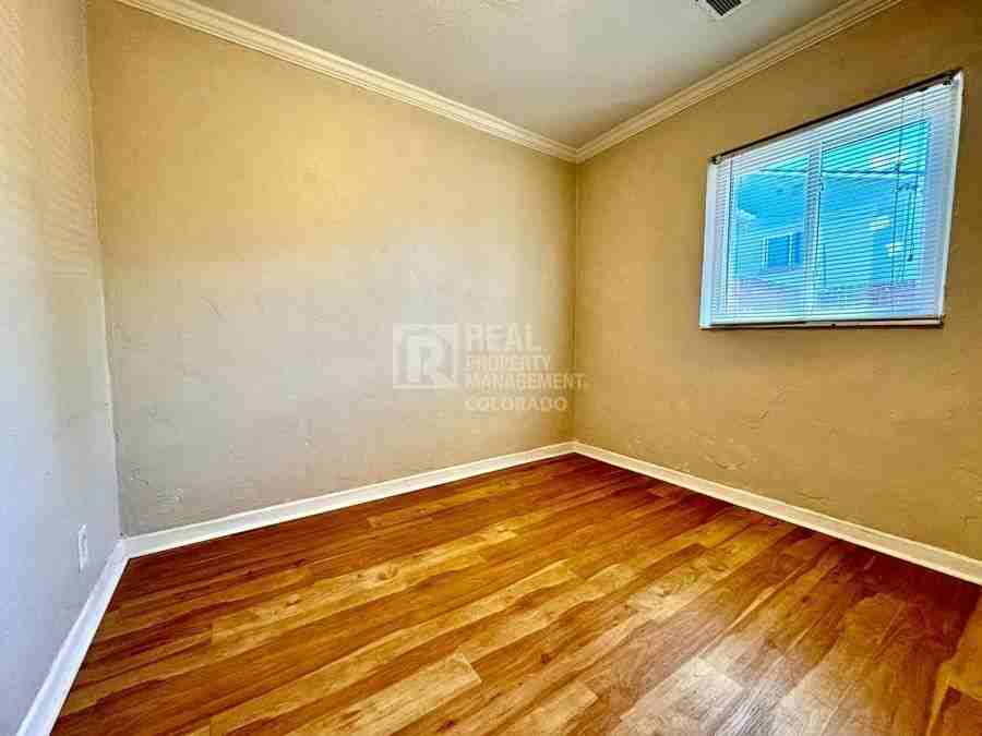 2069 S Acoma St - Photo 6 of 18