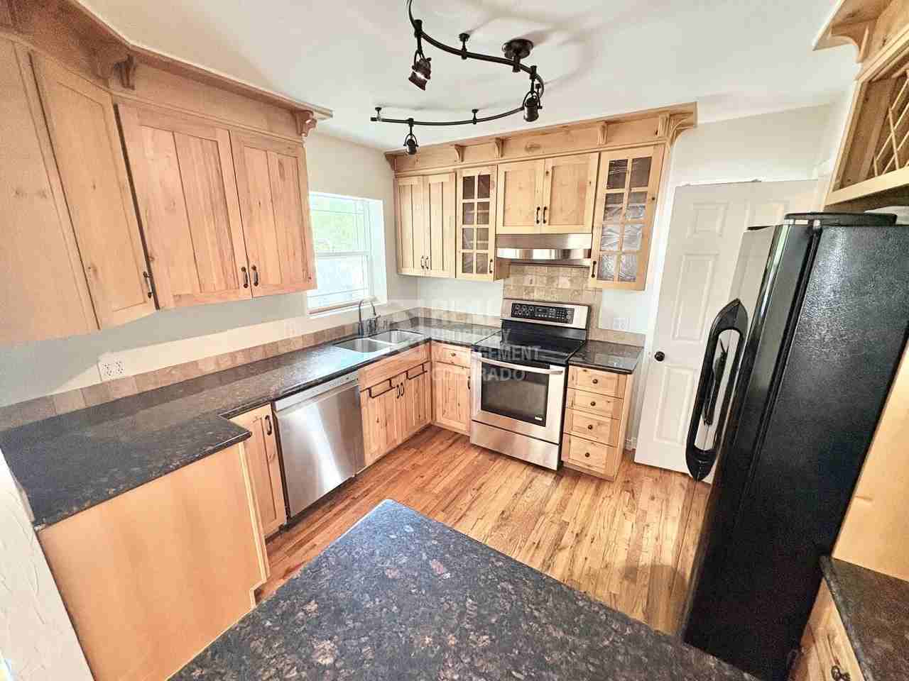 1240 Cherry St - Photo 4 of 21