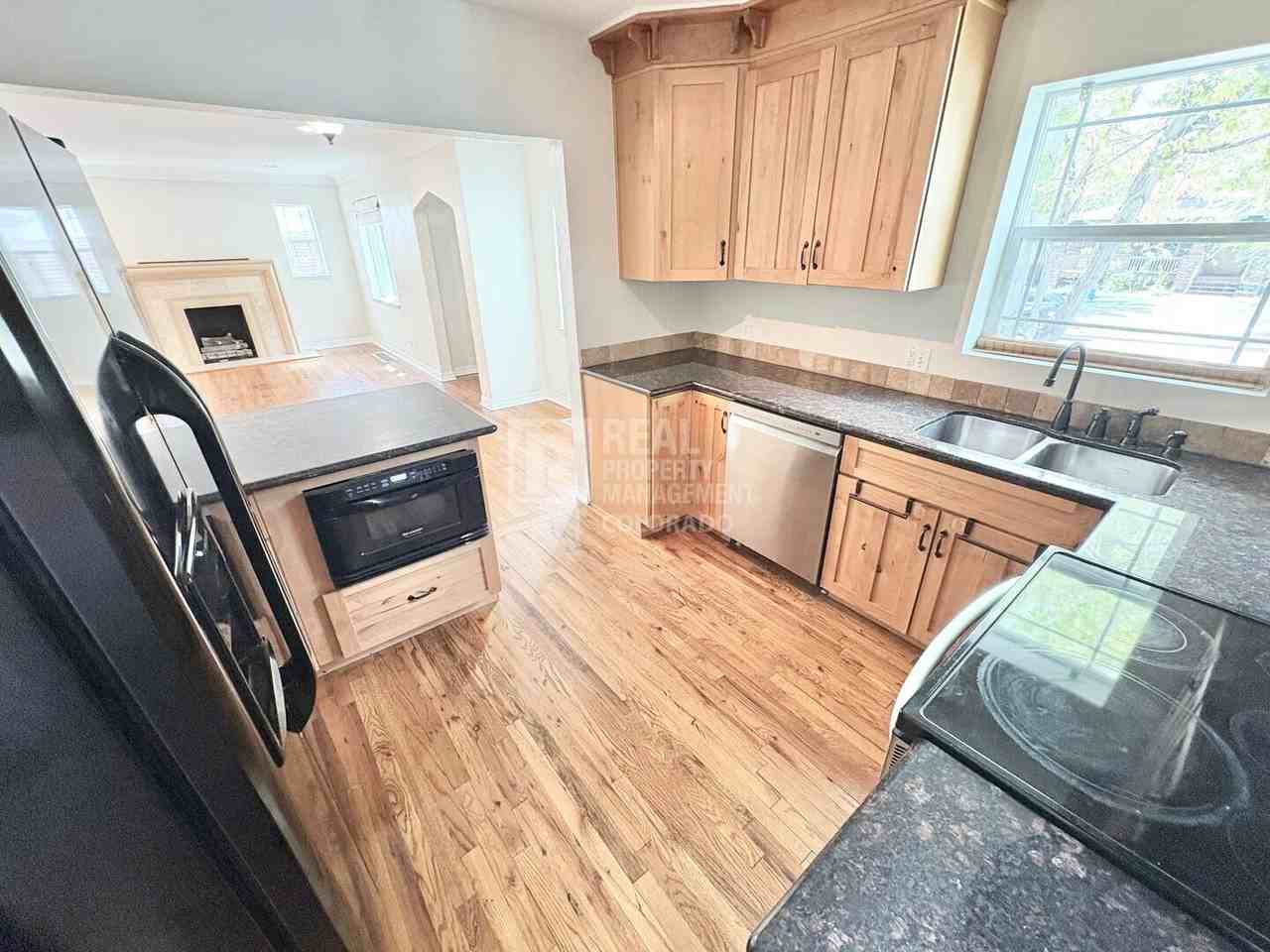 1240 Cherry St - Photo 7 of 21