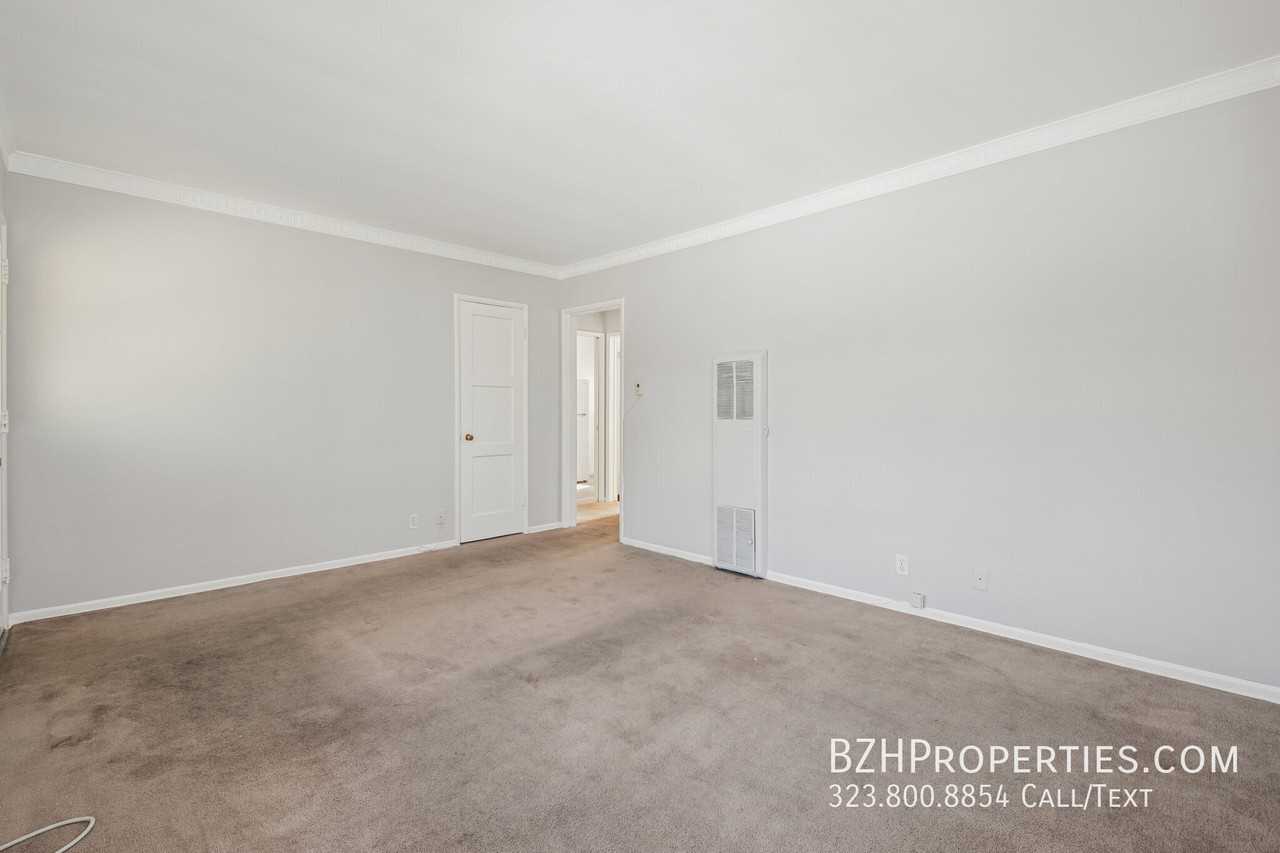 4951 Cahuenga Blvd #4951A - Photo 3 of 18
