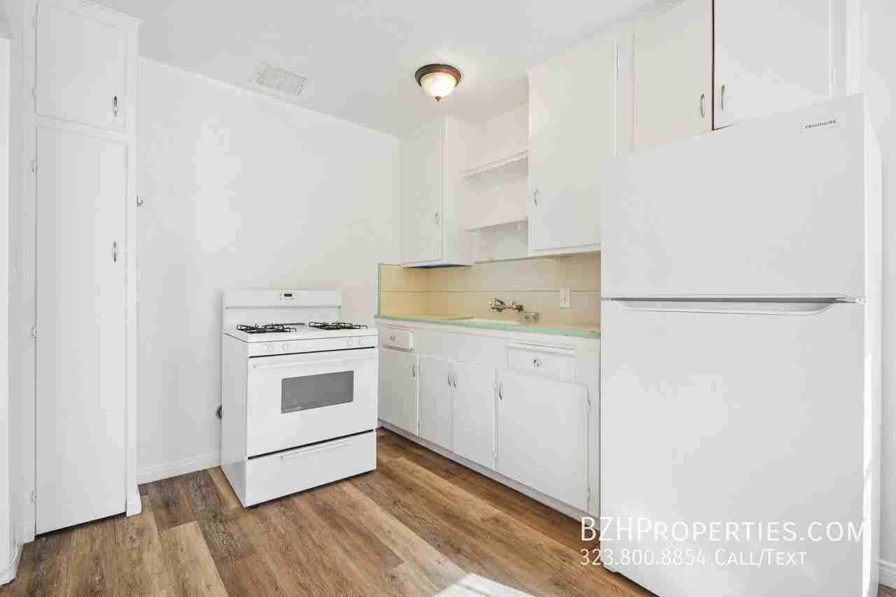 4951 Cahuenga Blvd #4951A - Photo 4 of 18