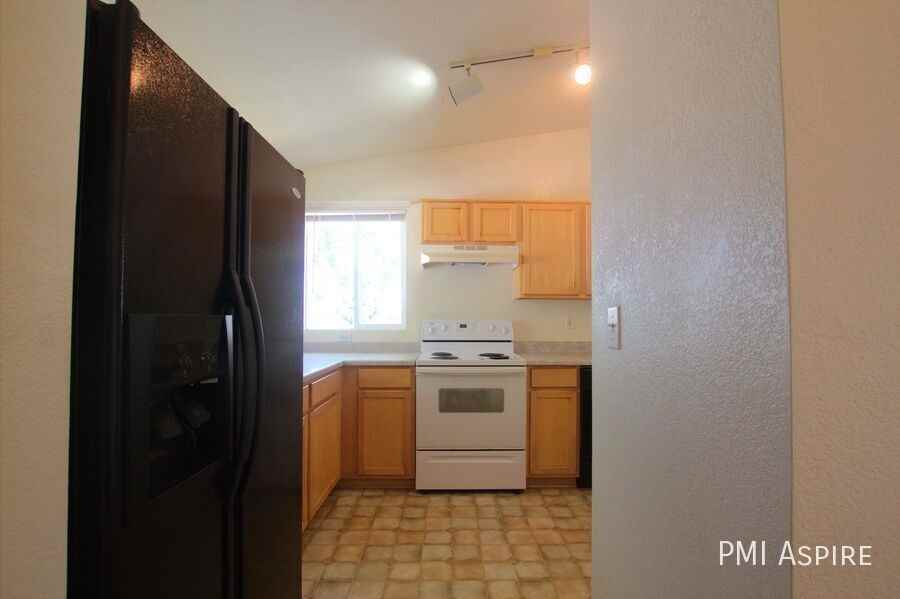 1160 Trout Creek Cir - Photo 3 of 16