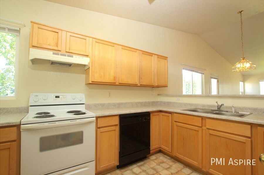 1160 Trout Creek Cir - Photo 4 of 16