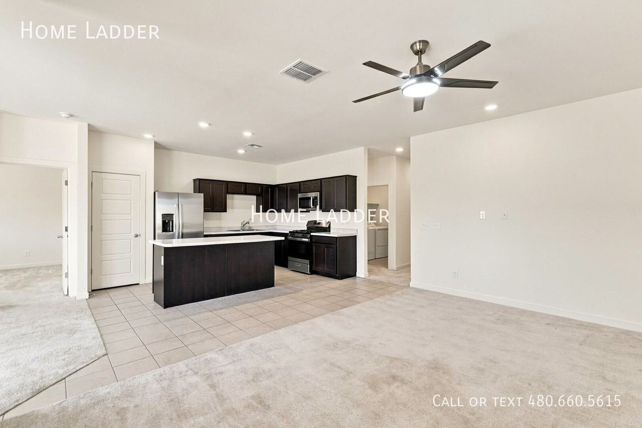 2528 N Coolidge Ave - Photo 4 of 32