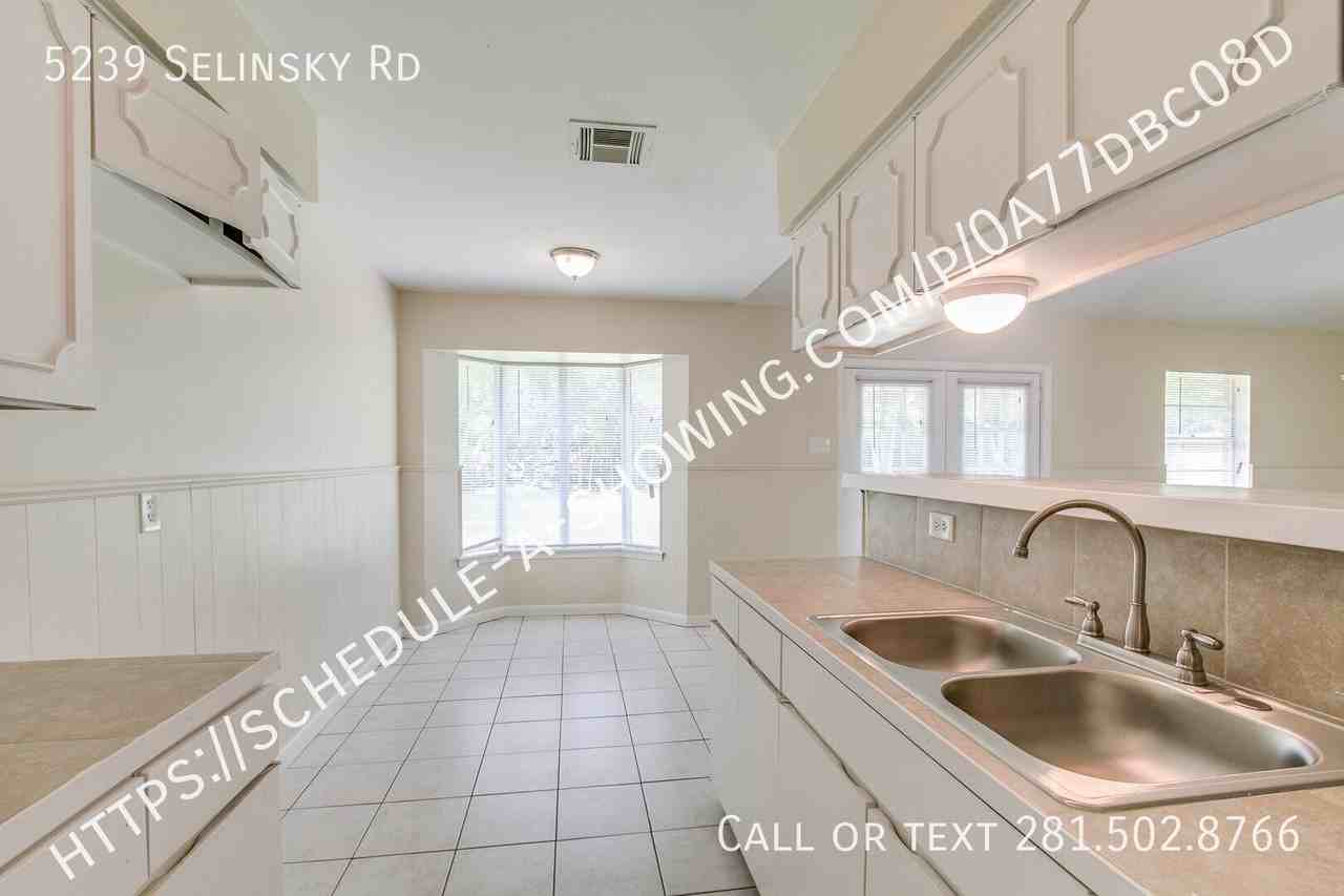 5239 Selinsky Rd - Photo 4 of 12