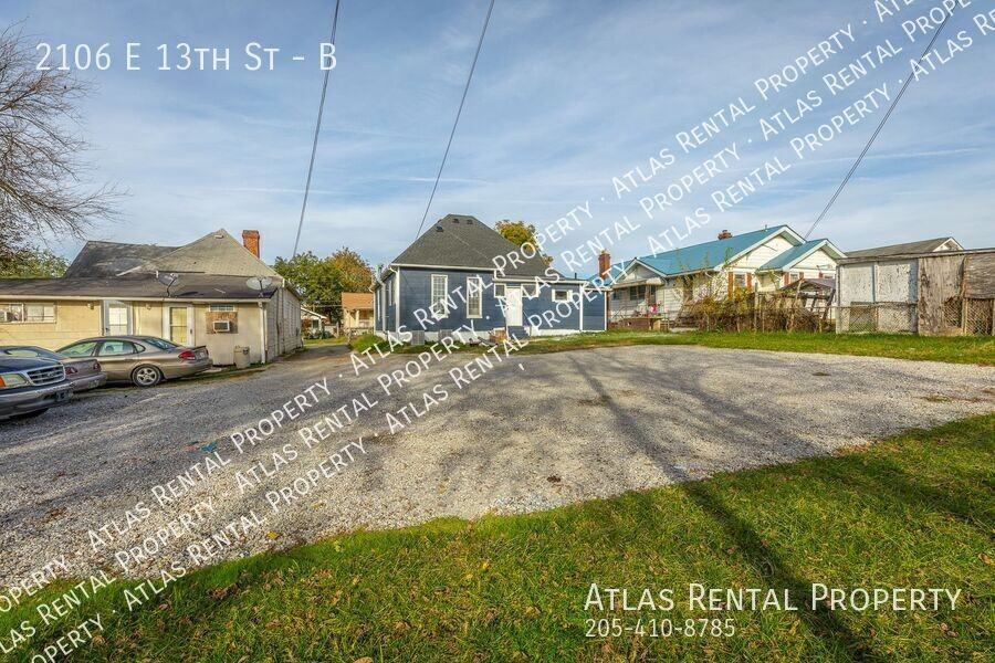 2106 E 13th St #B - Photo 5 of 14
