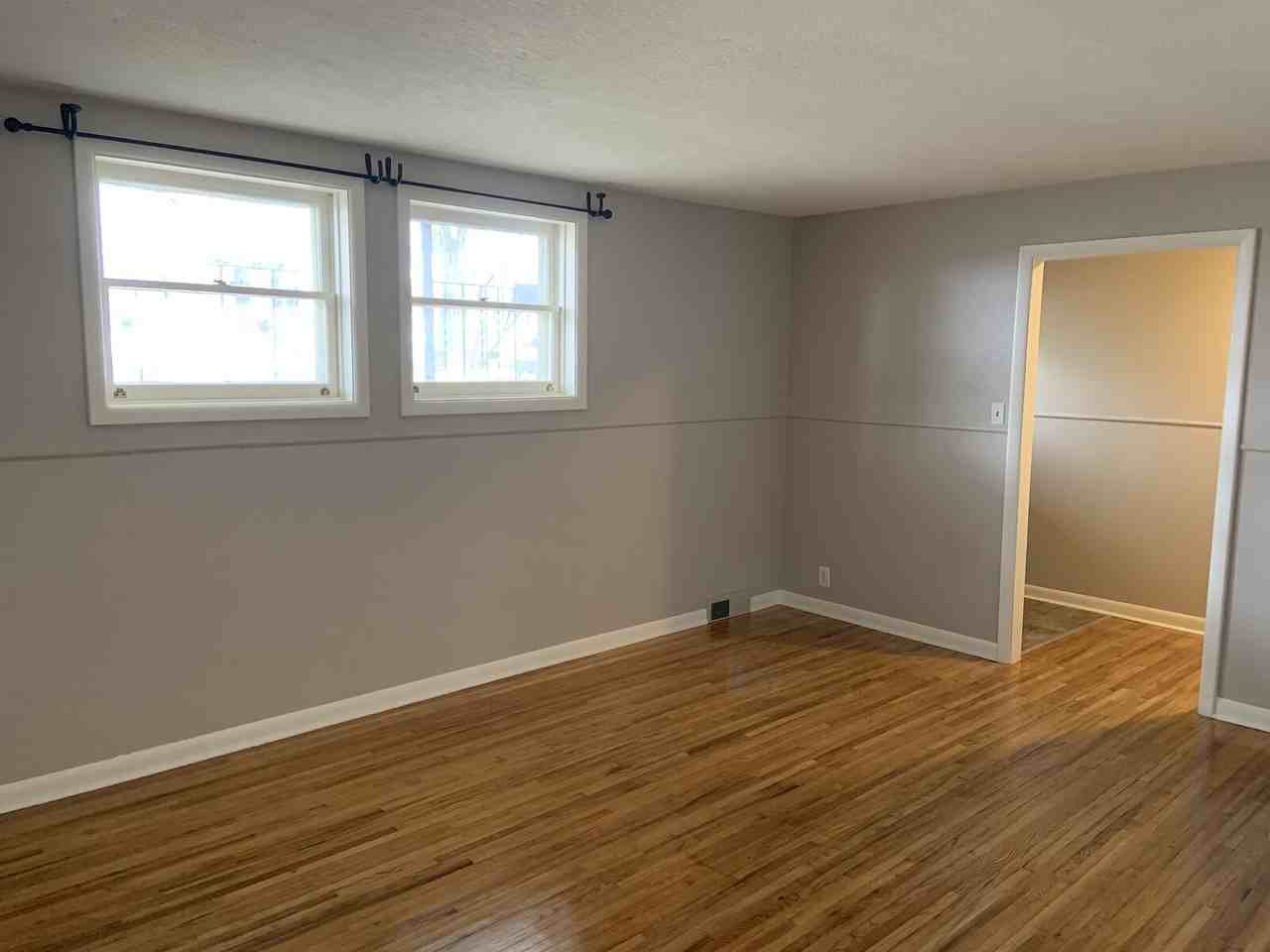 2815 34 St Sw - Photo 5 of 8
