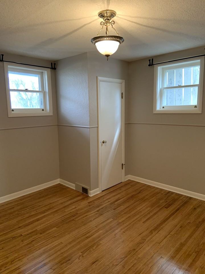 2815 34 St Sw - Photo 6 of 8
