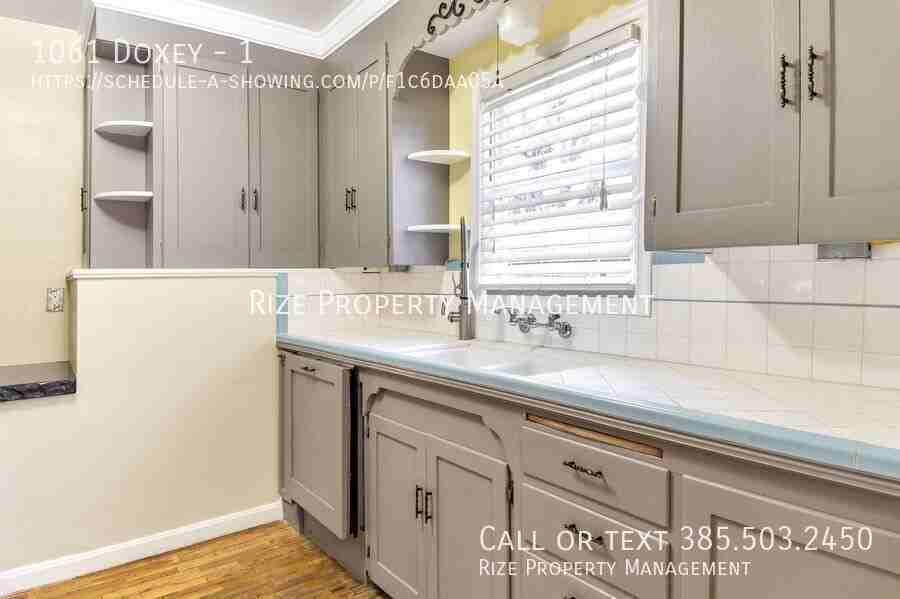 1061 Doxey St #1 - Photo 4 of 9
