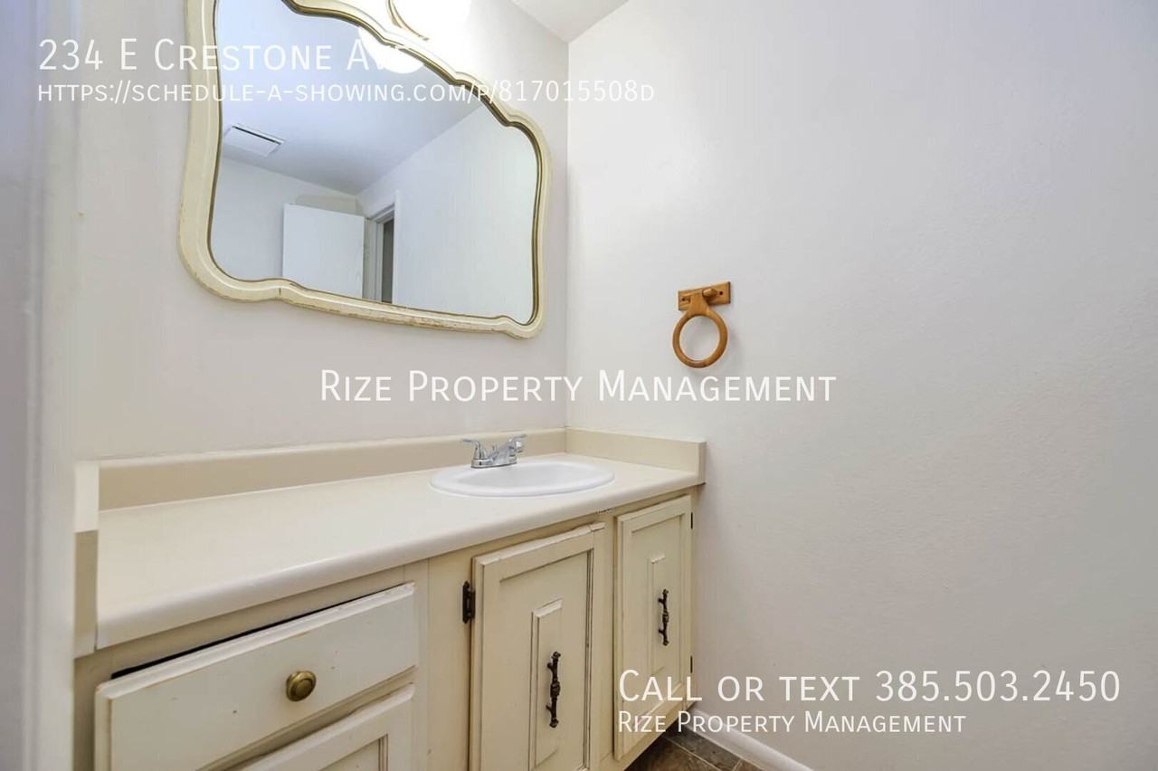 234 E Crestone Ave - Photo 6 of 11