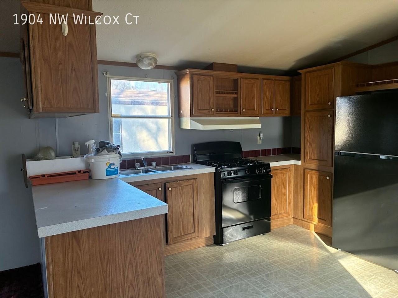 1904 Nw Wilcox Ct - Photo 5 of 17