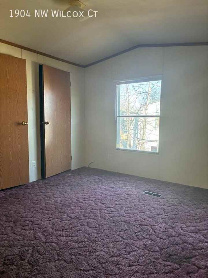 1904 Nw Wilcox Ct - Photo 6 of 17