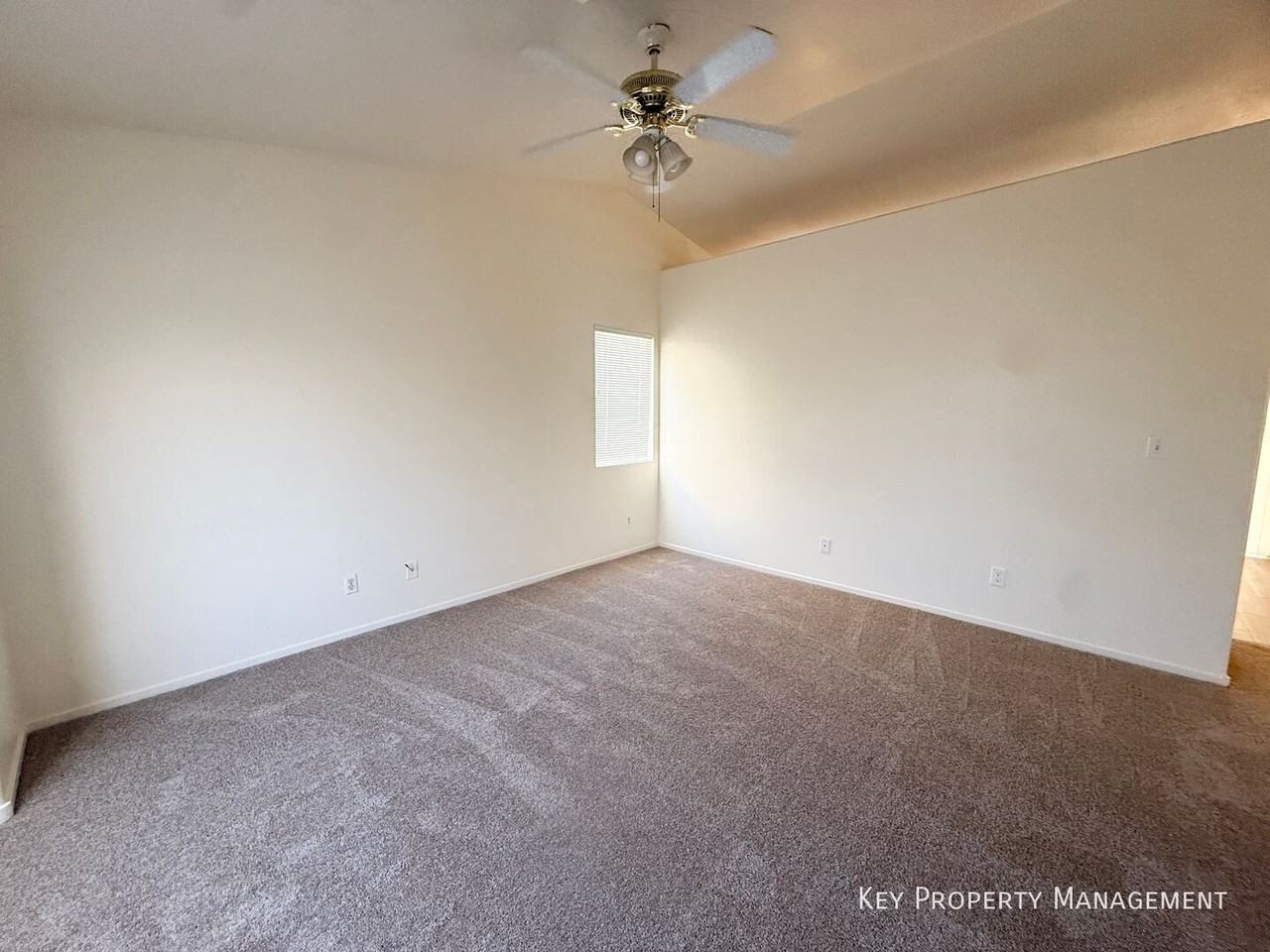 5502 Iberville St - Photo 4 of 32
