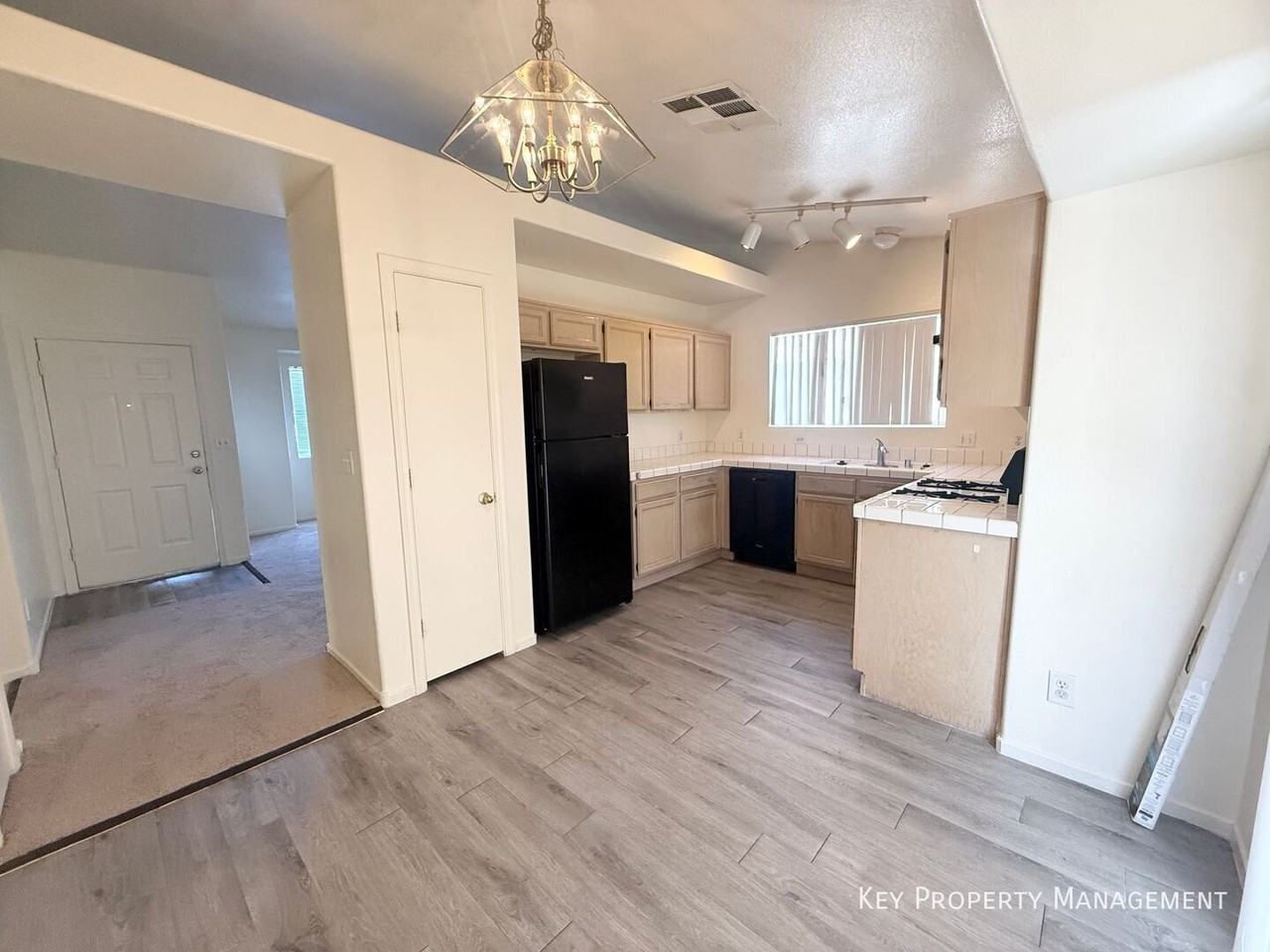 5502 Iberville St - Photo 7 of 32