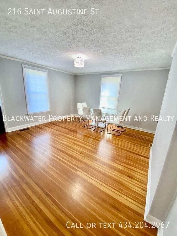 216 Saint Augustine St - Photo 7 of 14