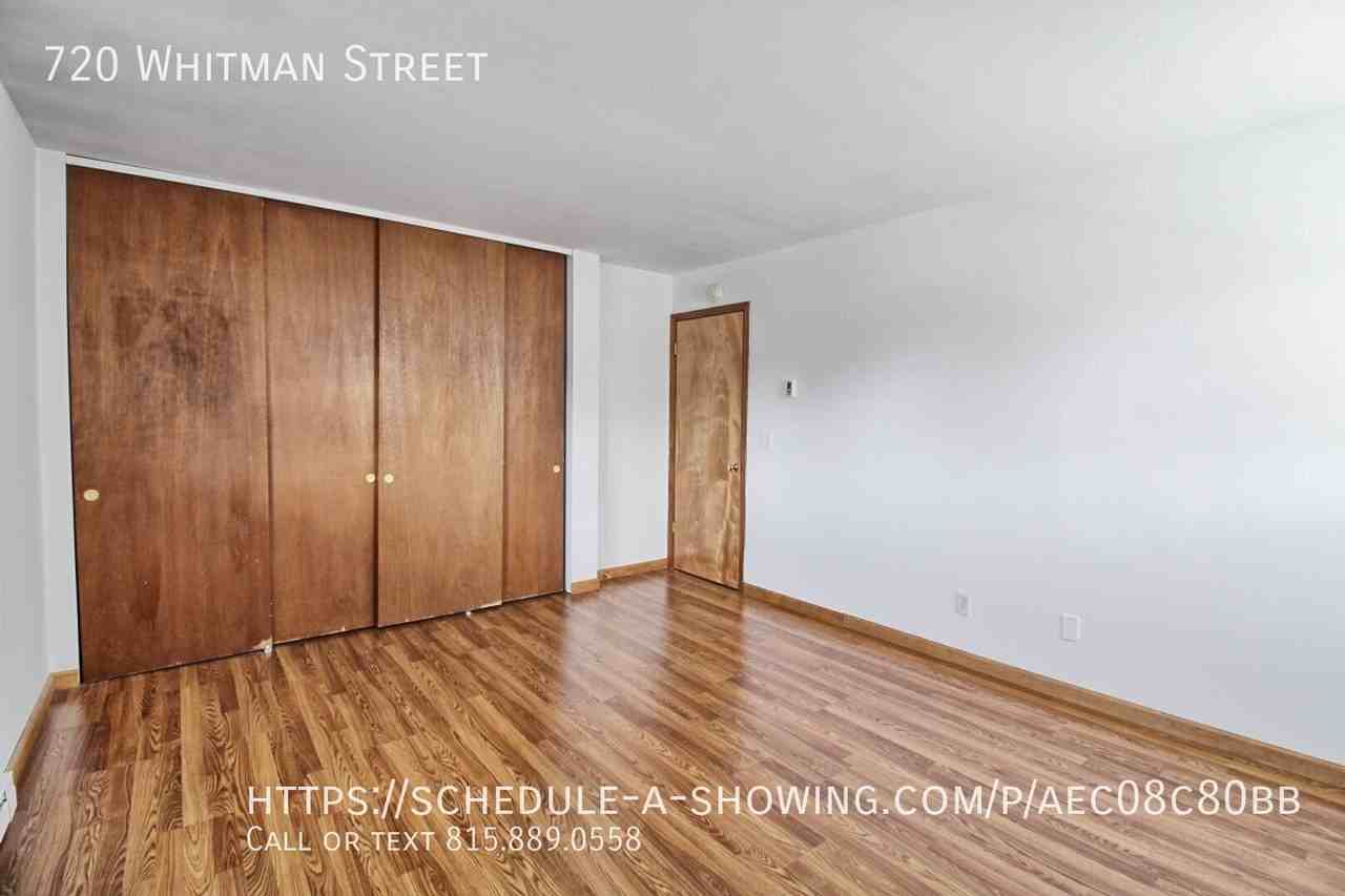 720 Whitman St - Photo 2 of 9