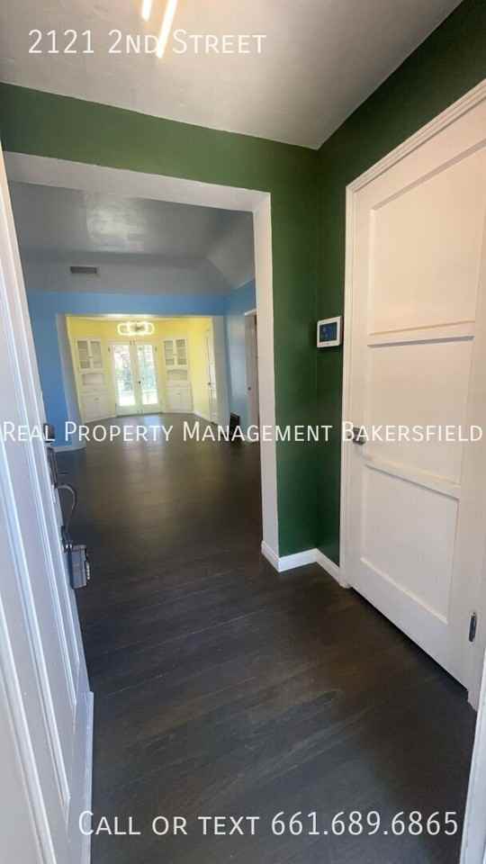 2121 2nd St - Photo 3 of 26