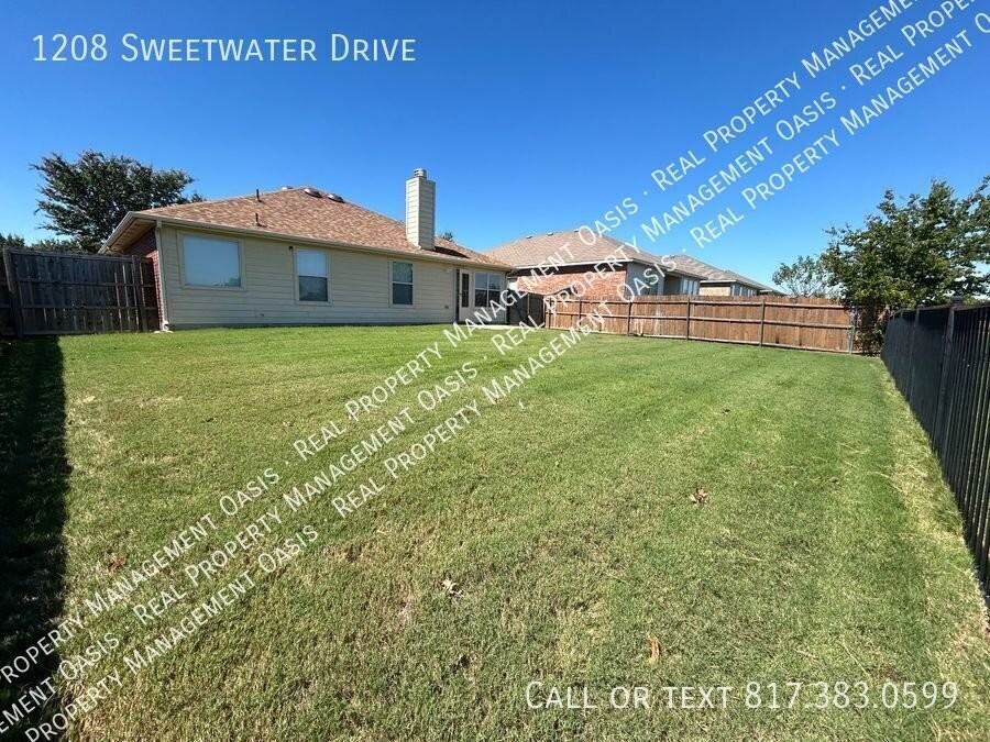 1208 Sweetwater Dr - Photo 2 of 15