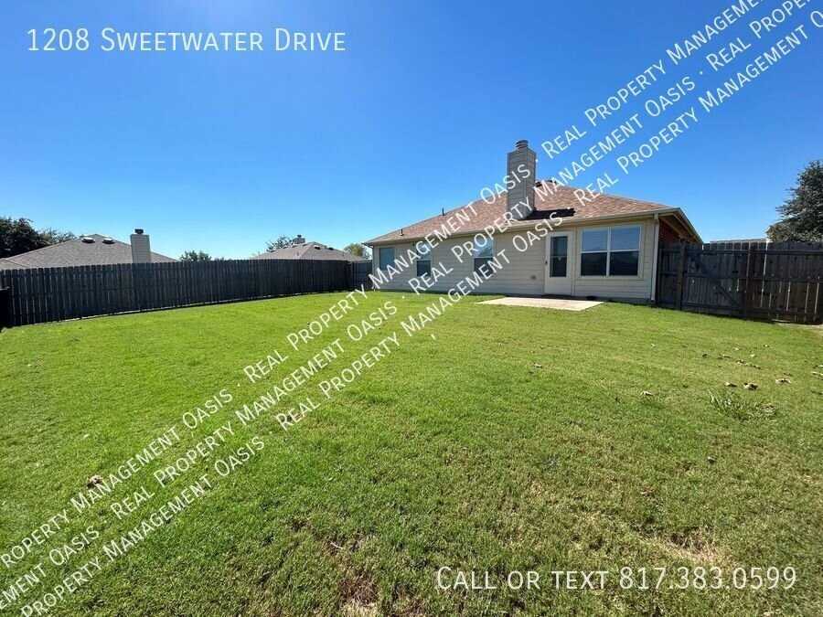1208 Sweetwater Dr - Photo 4 of 15