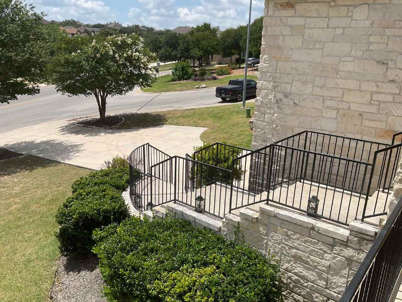 403 Knights Cross Dr - Photo 3 of 13