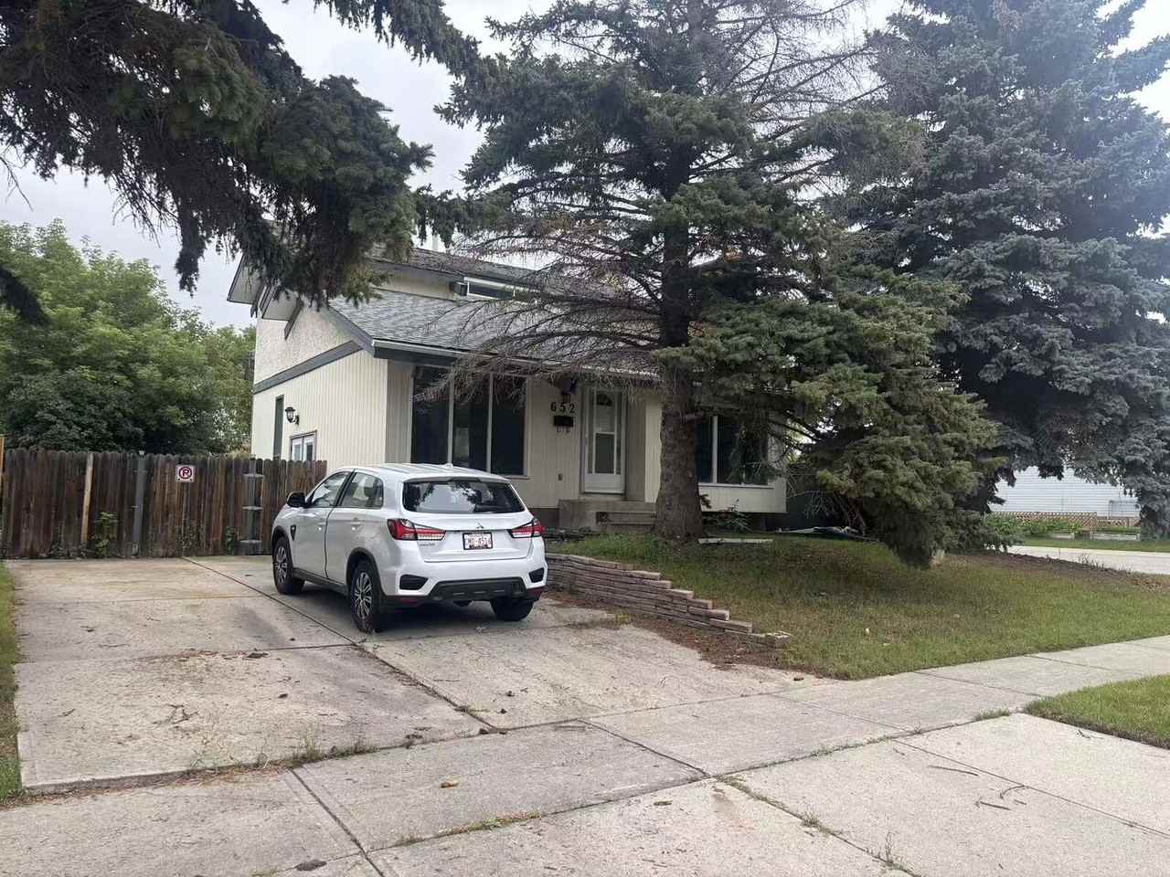 652 Queensland Dr Se - Photo 2 of 16