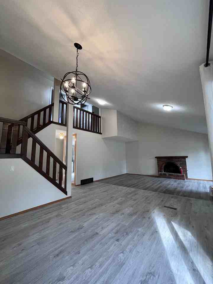 652 Queensland Dr Se - Photo 3 of 16