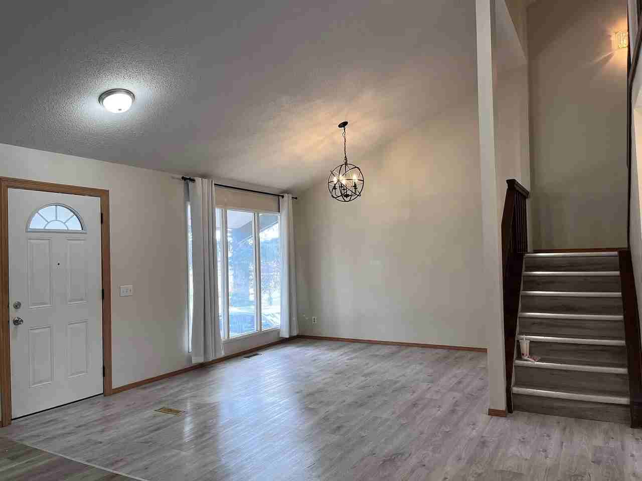 652 Queensland Dr Se - Photo 4 of 16
