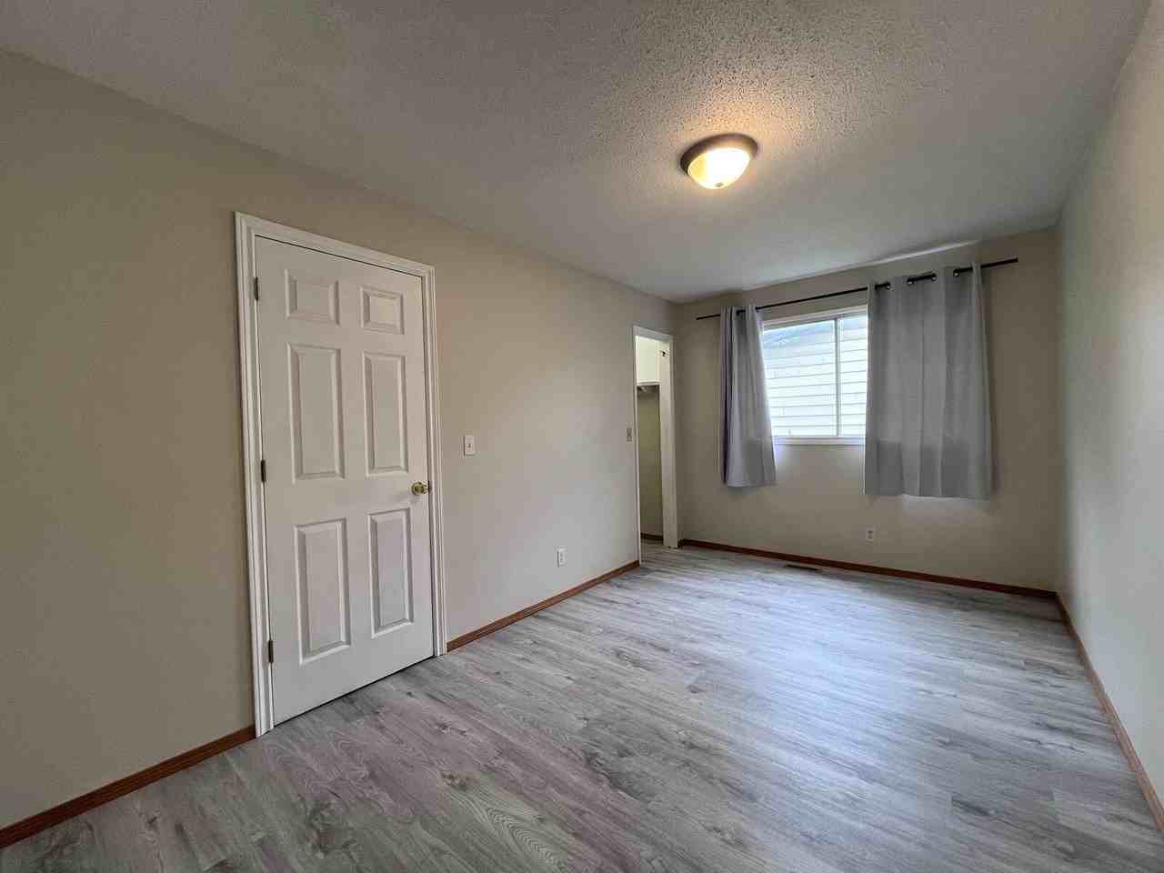 652 Queensland Dr Se - Photo 5 of 16