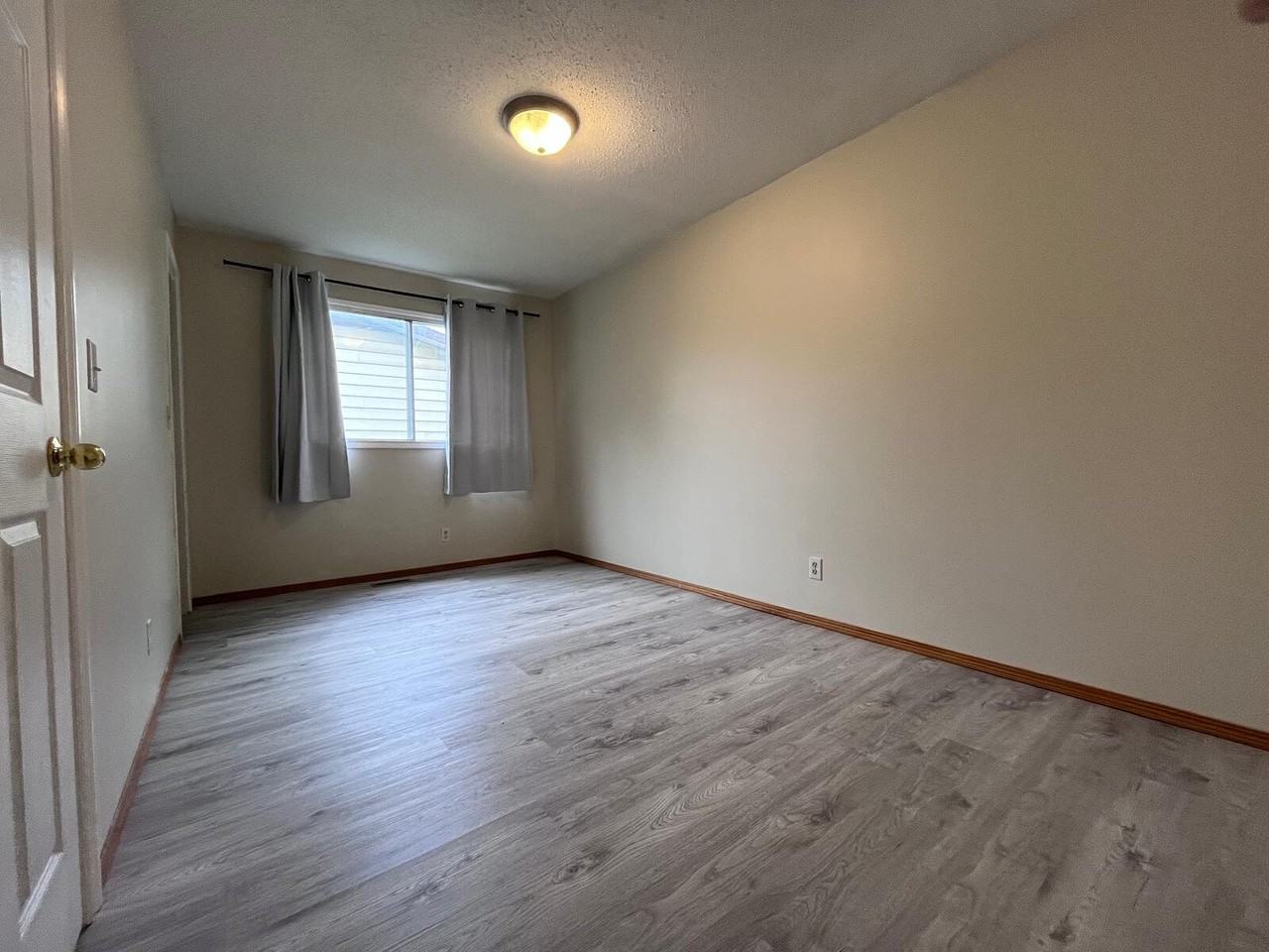 652 Queensland Dr Se - Photo 7 of 16