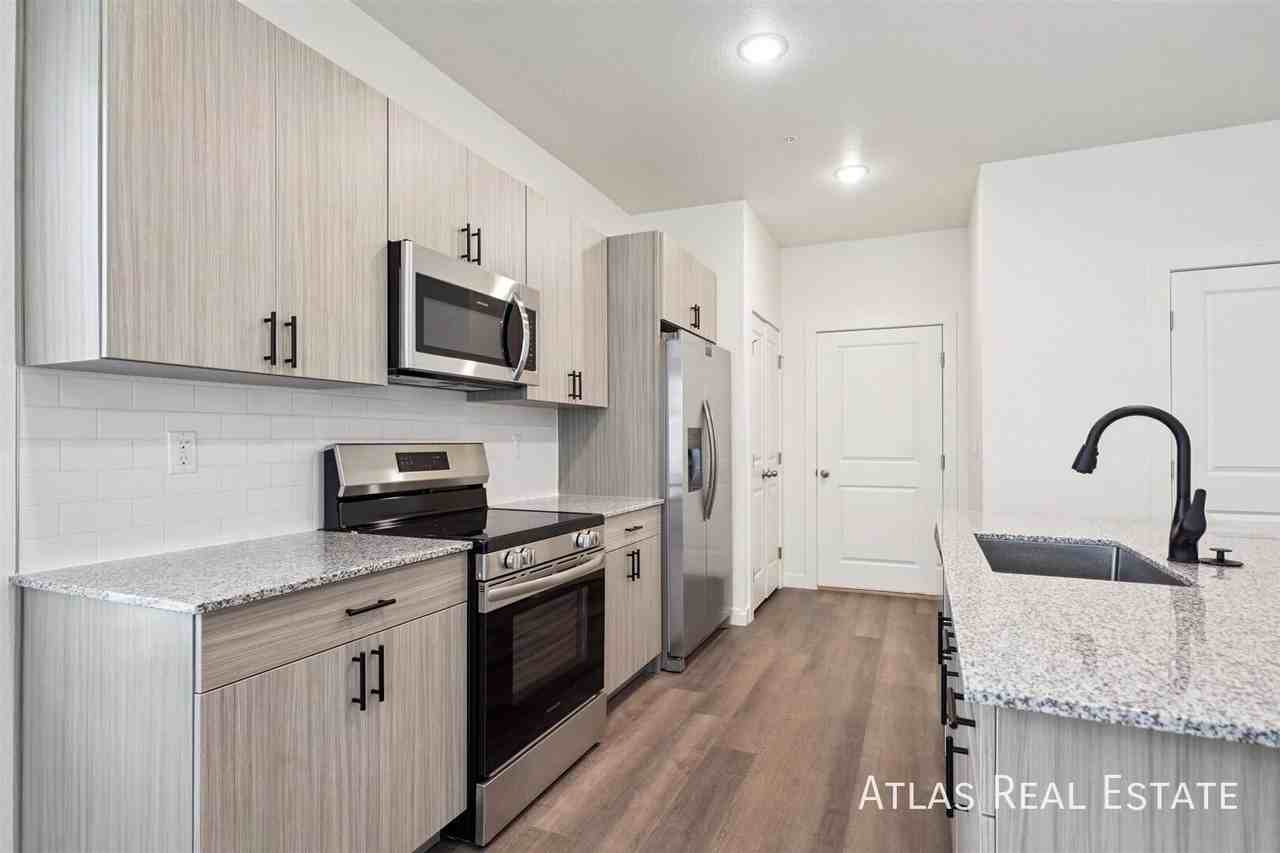 645 Leland Aly #6-645 - Photo 2 of 50