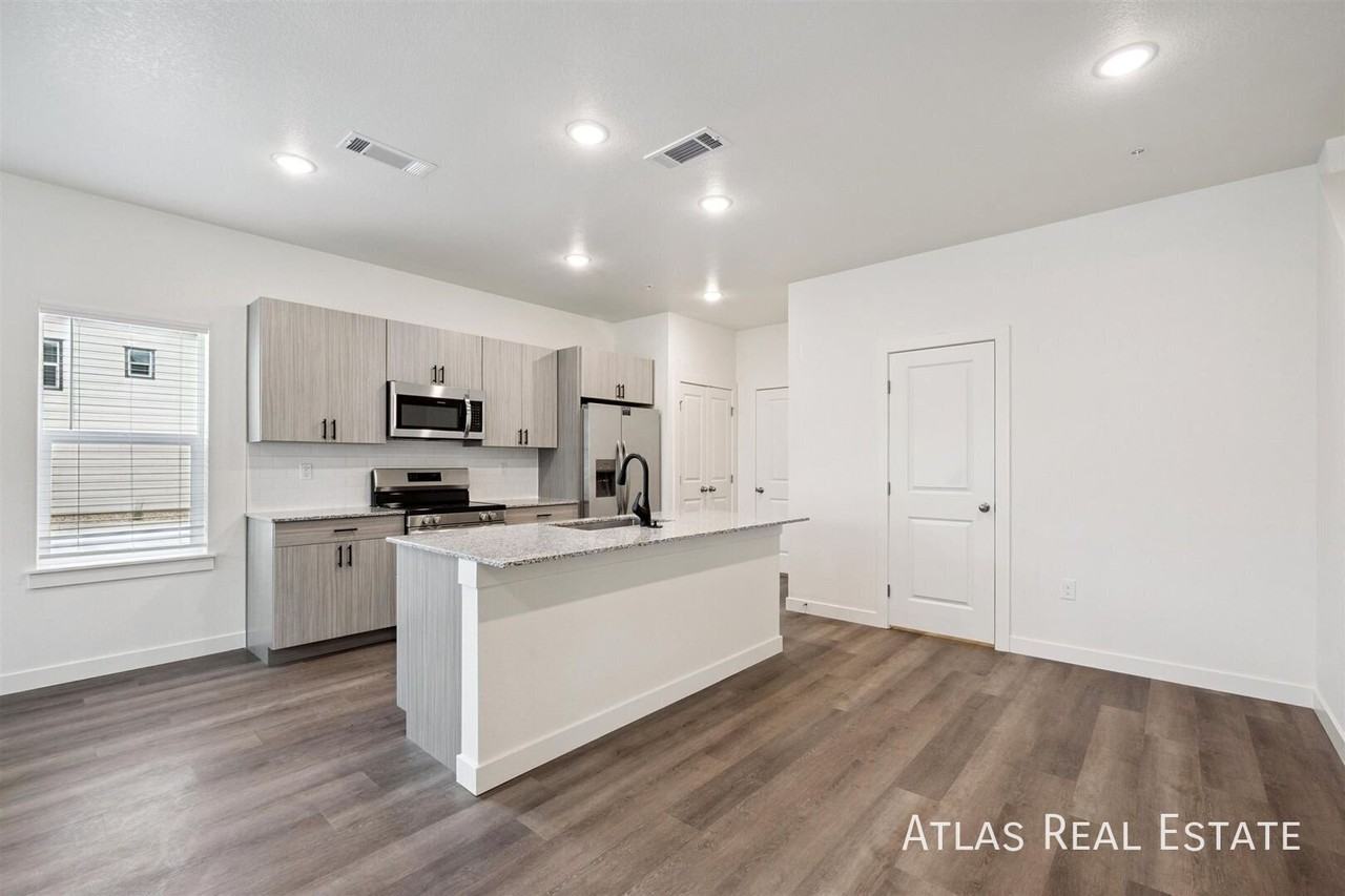 645 Leland Aly #6-645 - Photo 4 of 50